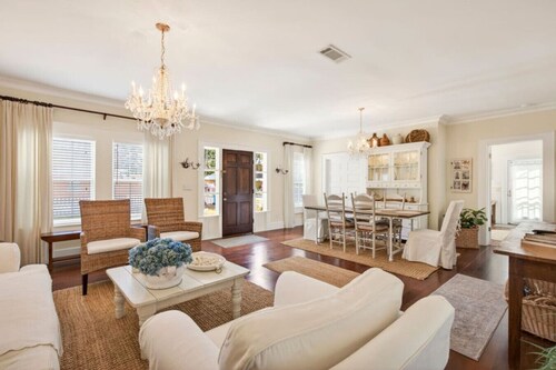 Authentic Ocean Springs Cottage | Walk Downtown