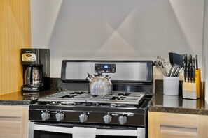 Microwave, dishwasher, cookware/dishes/utensils - Orlando Retreat | 4BR Townhome • 8 Min to Disney (Osceola County)