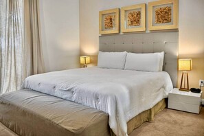 4 bedrooms, iron/ironing board, WiFi, bed sheets - Orlando Retreat | 4BR Townhome • 8 Min to Disney (Osceola County)