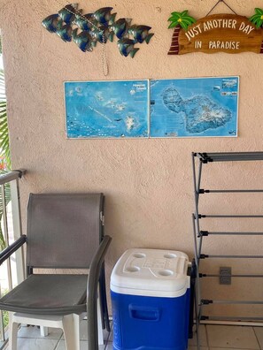 Interior - Cozy condo with a view of famous Kamaole Beach II (Kihei)