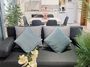 TV - Apartments Villa Mavi, Novalja, ground floor (Novalja)