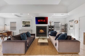 Televisión, chimenea