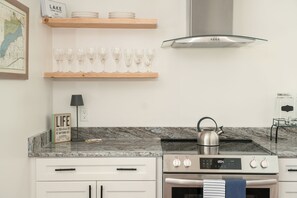 Fridge, microwave, oven, stovetop - Steps to Lake Como! Intimate Getaway Lake Geneva! (Lake Geneva)
