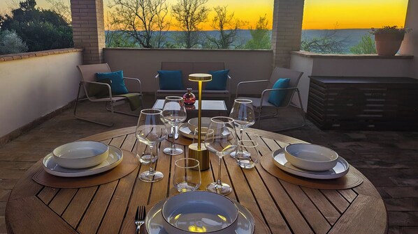 Outdoor dining - Lyfe Umbria  (Alviano)