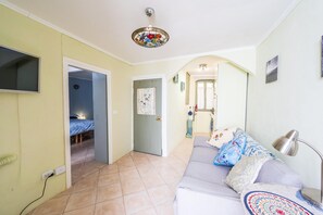 1 bedroom, iron/ironing board, free WiFi, bed sheets - Elegant Bajardo Apartment With Stunning Views (Bajardo)