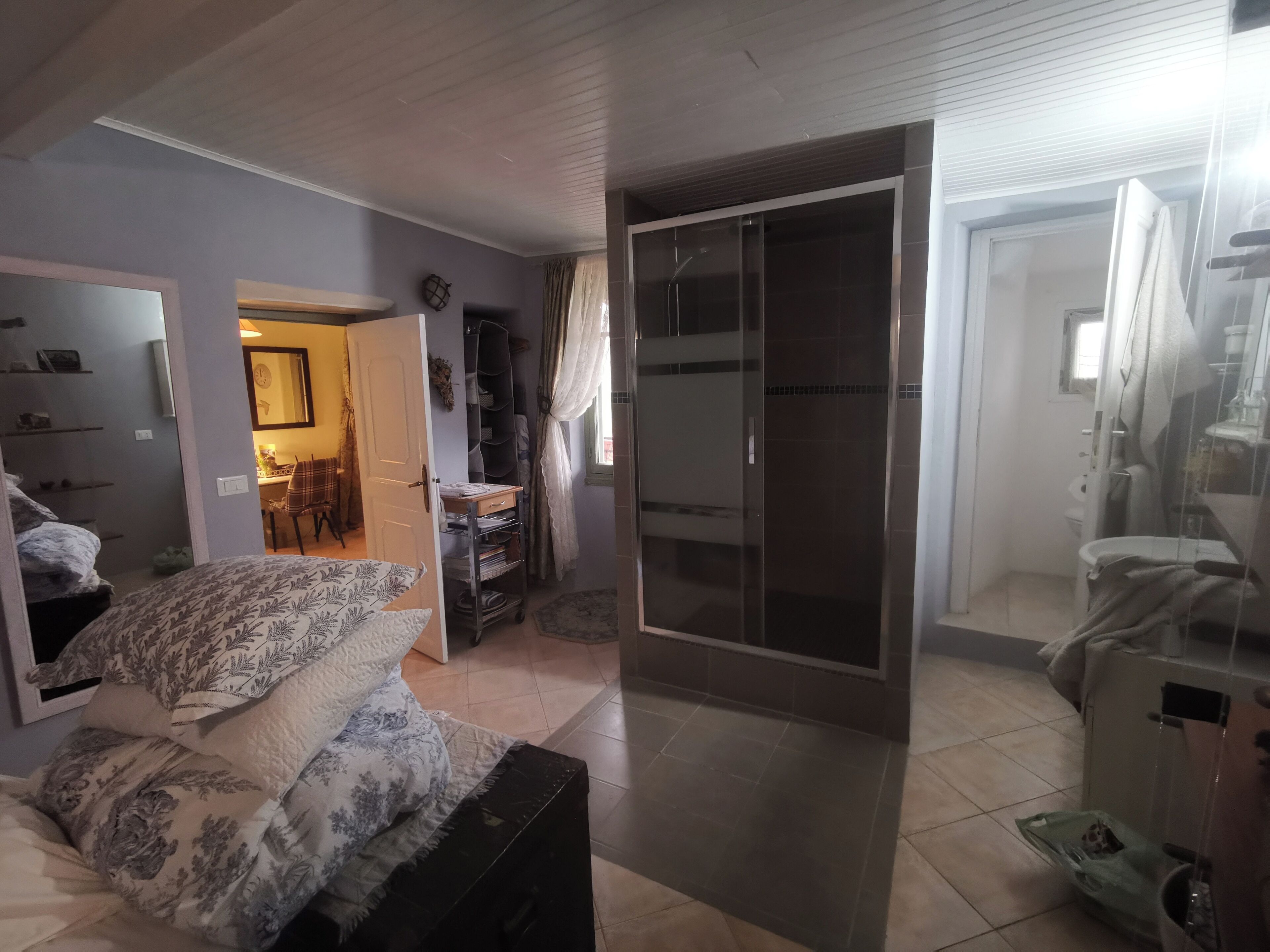 1 chambre, fer et planche à repasser, Wi-Fi gratuit, draps fournis