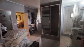 1 chambre, fer et planche à repasser, Wi-Fi gratuit, draps fournis