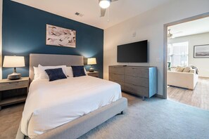1 bedroom, desk, iron/ironing board, WiFi - Landing | Spectacular 1BD, Gym, Clubhouse (Knoxville)