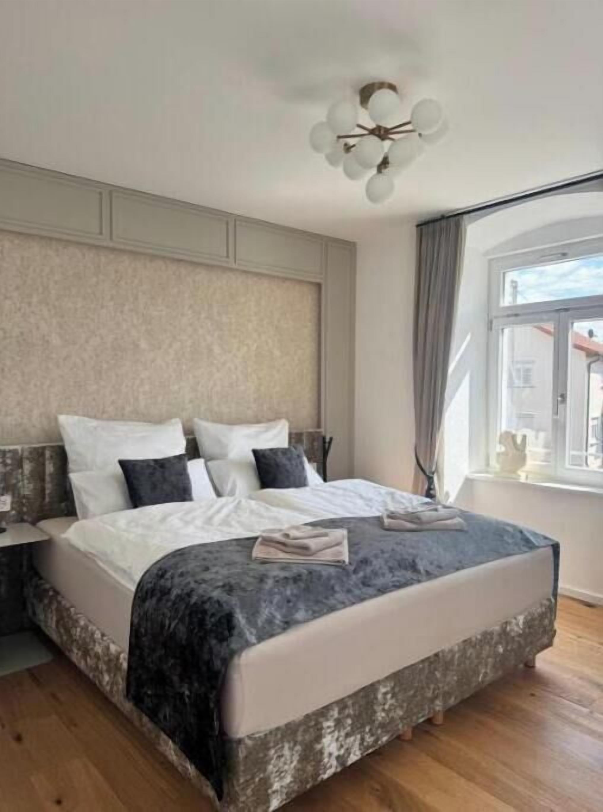 2 chambres, fer et planche à repasser, Wi-Fi, draps fournis