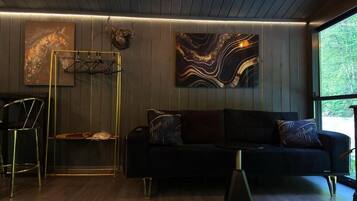 Superior Villa, River View | Interior
