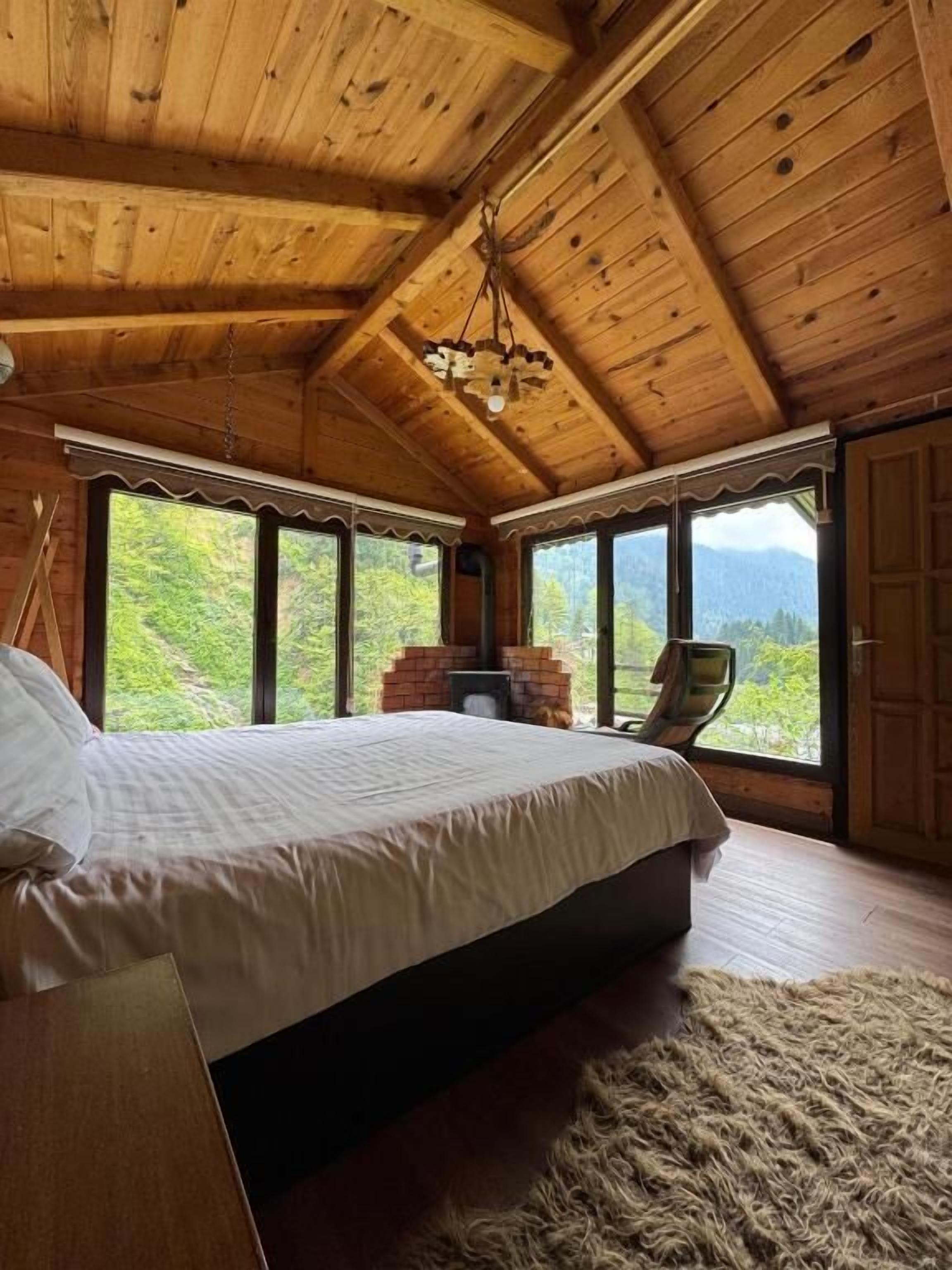 Bungalow Mewah, pemandangan sungai | Kedap suara, setrika/meja setrika, dan Wi-Fi gratis
