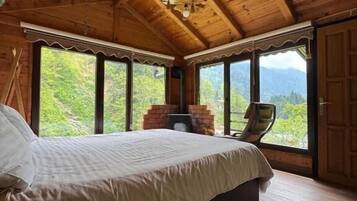 Bungalow Mewah, pemandangan sungai | Kedap suara, setrika/meja setrika, dan Wi-Fi gratis
