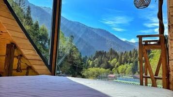 Deluxe Bungalow, Valley View | Soundproofing, iron/ironing board, free WiFi