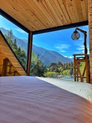 Deluxe Bungalow, Valley View | Soundproofing, iron/ironing board, free WiFi