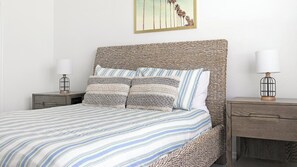 2 bedrooms, desk, iron/ironing board, WiFi - Landing | Stunning 2BD, Pool, Yoga Studio (Longboat Key)