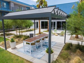 Outdoor dining - Landing | Stylish 1BD, Clubhouse, Gym (Glendale)