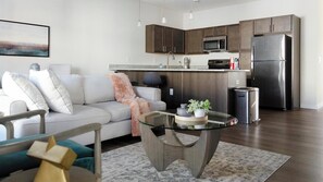 Smart TV - Landing | Stunning 2BD, Pool, Gym (Indianapolis)