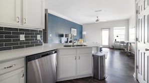 Interior - Landing | Spectacular 2BD, Tennis Court, Gym (Stockbridge)
