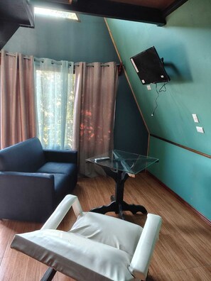 Living area - Vrbo Property (Monteverde)