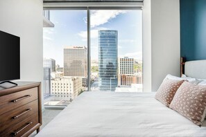 1 bedroom, desk, iron/ironing board, WiFi - Landing | Chic 1BD, Gym, Game Room (Salt Lake City)
