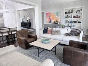 Living area - NEW LIST: Gorgeous 3.5BR Home in Lakewood; Walk to White Rock Lake; Family Fun! (Dallas)