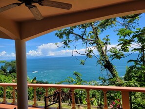 Property grounds - WaveSong: Mountainside Villa with Ocean views & Pool (Dominical)