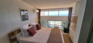 3 bedrooms, desk, free WiFi, bed sheets - Blue for your eyes, triplex on beach, sea view (Mauguio)