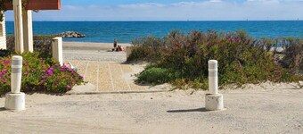 Blue for your eyes, triplex on beach, sea view