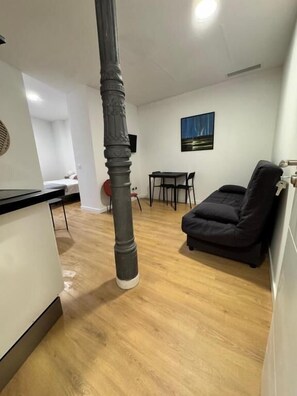 Comfort Apartment, City View | Interior - Apartamentos Melisa (Madrid)