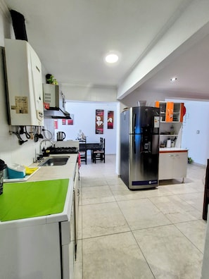 Full-sized fridge, microwave, oven, dishwasher - Aires del Cerro House (Yerba Buena)