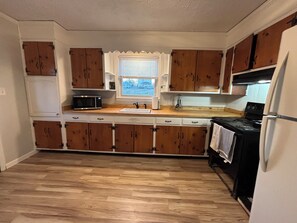 Private kitchen - Endearing in Dearington - Close to Local Universities! (Lynchburg)