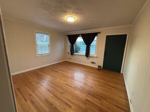 Interior - Endearing in Dearington - Close to Local Universities! (Lynchburg)