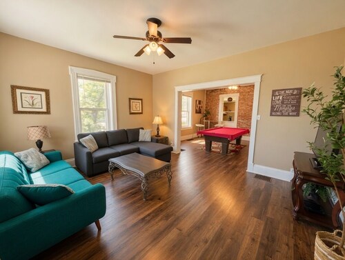 Madison House 1 - Spacious 2BR Home Steps from Historic Downtown St. Charles
