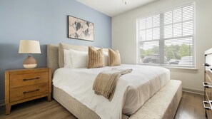 2 Schlafzimmer, Schreibtisch, Bügeleisen/Bügelbrett, WLAN