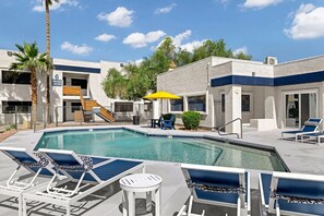 Pool - Landing | Modern 1BD in Glendale (Glendale)