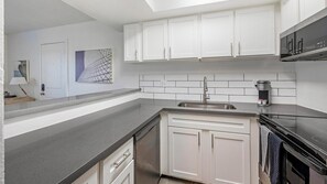 Fridge, dining tables - Landing | Modern 1BD in Glendale (Glendale)
