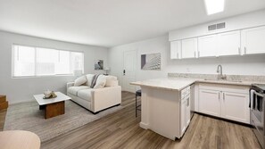Smart TV - Landing | Stylish 1BD in Glendale (Glendale)