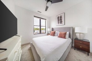 2 bedrooms, desk, iron/ironing board, WiFi - Landing | Spectacular 2BD, Gym (Cleveland)