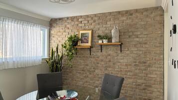 Rumah, 2 kamar tidur, patio, pemandangan kebun | Ruang keluarga