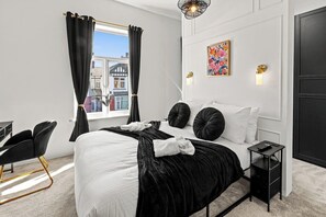 3 bedrooms, iron/ironing board, free WiFi, bed sheets - *New* Modern 3BR Home Private Parking & Pool Table (Greater Manchester)