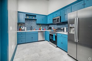 Fridge, dining tables - Landing | Amazing 2BD, Gym, Clubhouse (San Antonio)