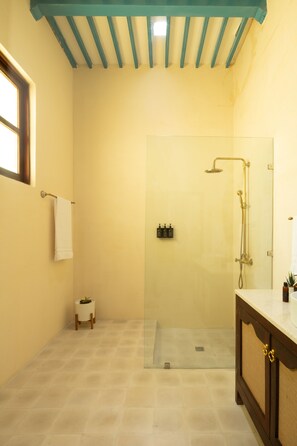 Dusche, Handtücher, Seife, Toilettenpapier
