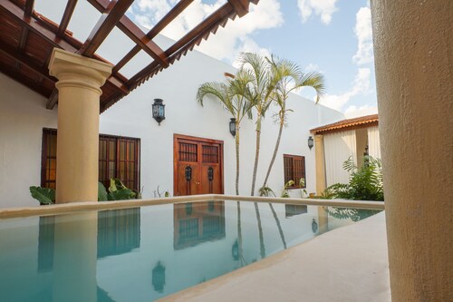 Dos Almas Casa Boutique, a colonial house in the traditional neighborhood of Guadalupe.