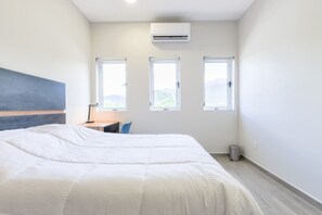 2 bedrooms, desk, iron/ironing board, WiFi