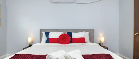 4 bedrooms, desk, iron/ironing board, free WiFi