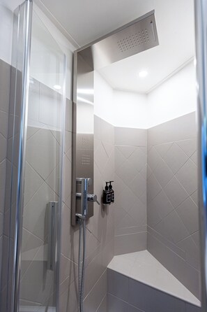 Shower, hair dryer, bidet, towels - Sa Lotto32, an enchanting stay in Garbatella (Roma)
