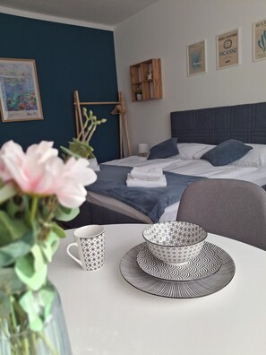 2 habitaciones, tabla de planchar con plancha, wifi y ropa de cama 