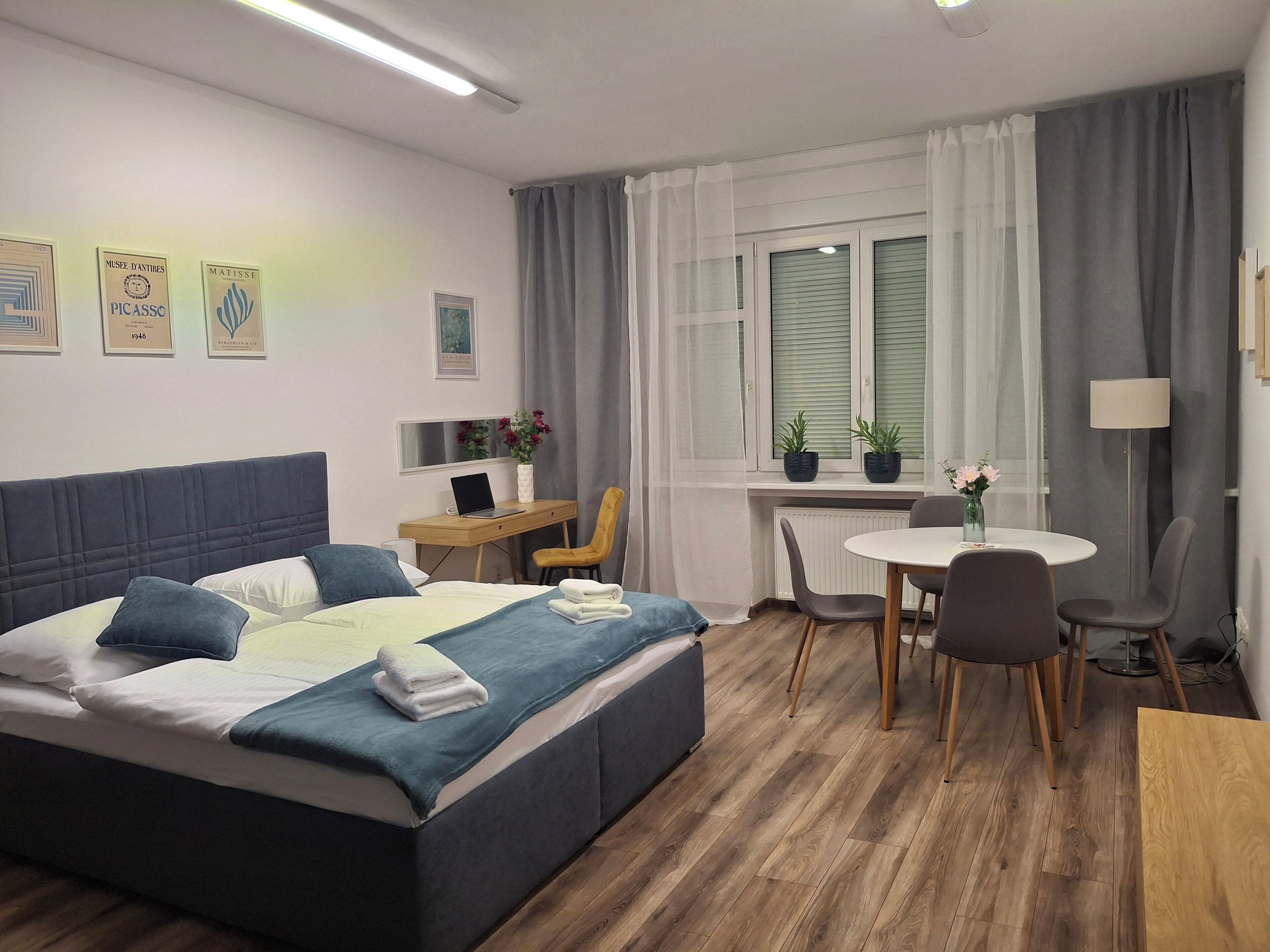 2 bedrooms, iron/ironing board, WiFi, bed sheets