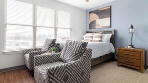 Desk, iron/ironing board, WiFi, bed sheets - Landing | Stylish Studio, Pool, Yoga Studio (Birmingham)