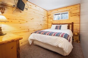 Room - Bear Grass Lodge RV Park (Hungry Horse)